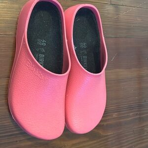 Birkenstock birki’s pink size 40 work clogs
